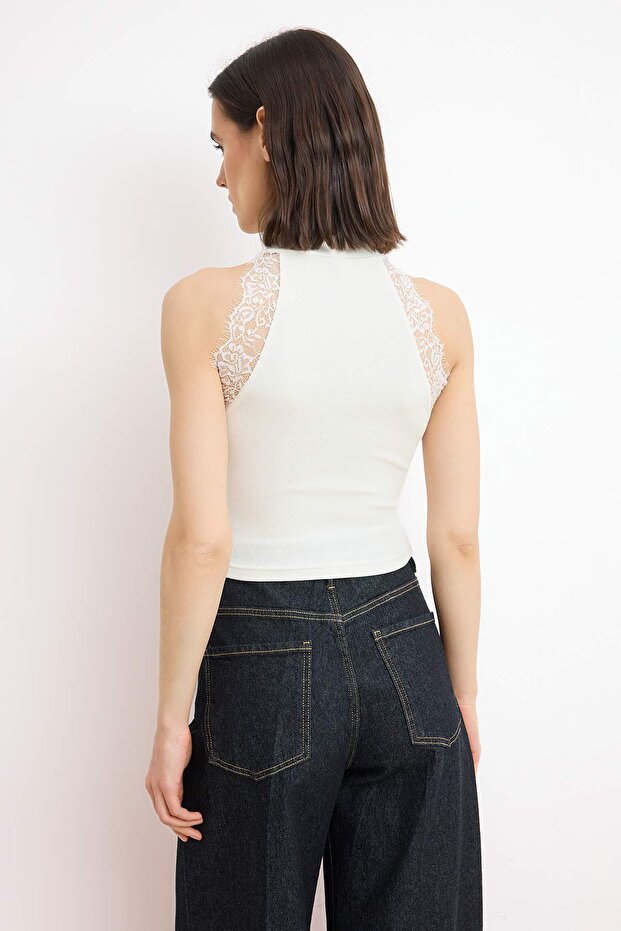 Ekru Fitted/Vücuda Oturan Halter Yaka Dantel Detaylı Fitilli Esnek Örme Bluz TWOSS26BZ00663 - 4
