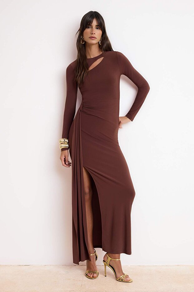 Kahverengi Yaka Cut Out Detaylı Maxi Abiye & Mezuniyet Elbisesi TPRSS26AE00002 - 5