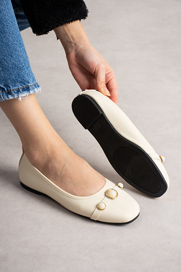 حذاء باليه باللون البيج اللؤلؤي - 5