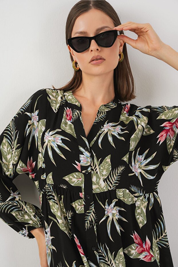 فستان ماكسي منقوش بياقة على شكل حرف V وأزرار من BDART - 2