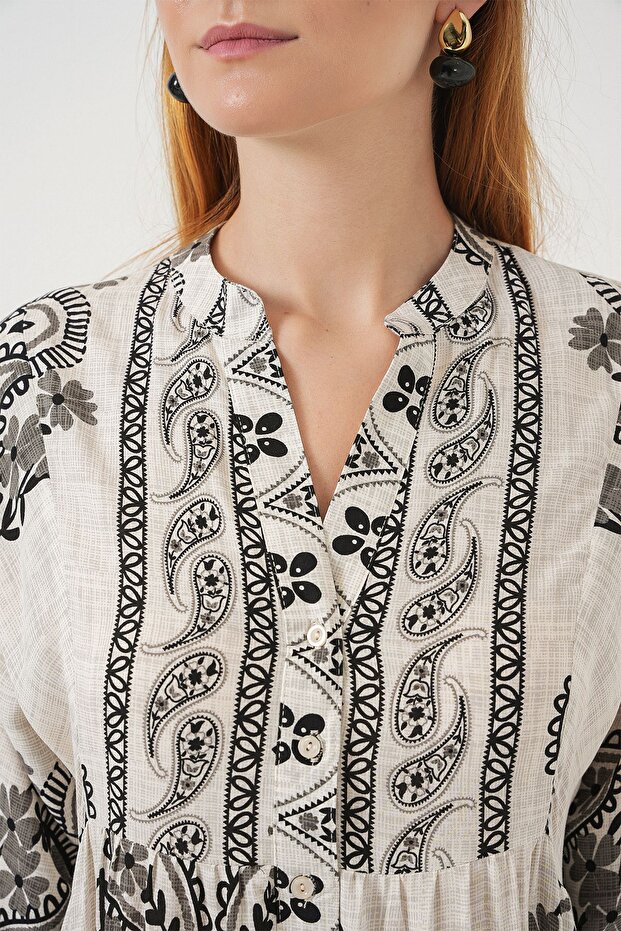 فستان ماكسي منقوش بياقة على شكل حرف V وأزرار من BDART - 5