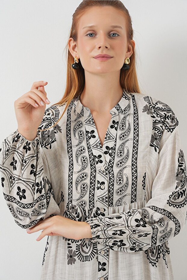 فستان ماكسي منقوش بياقة على شكل حرف V وأزرار من BDART - 2