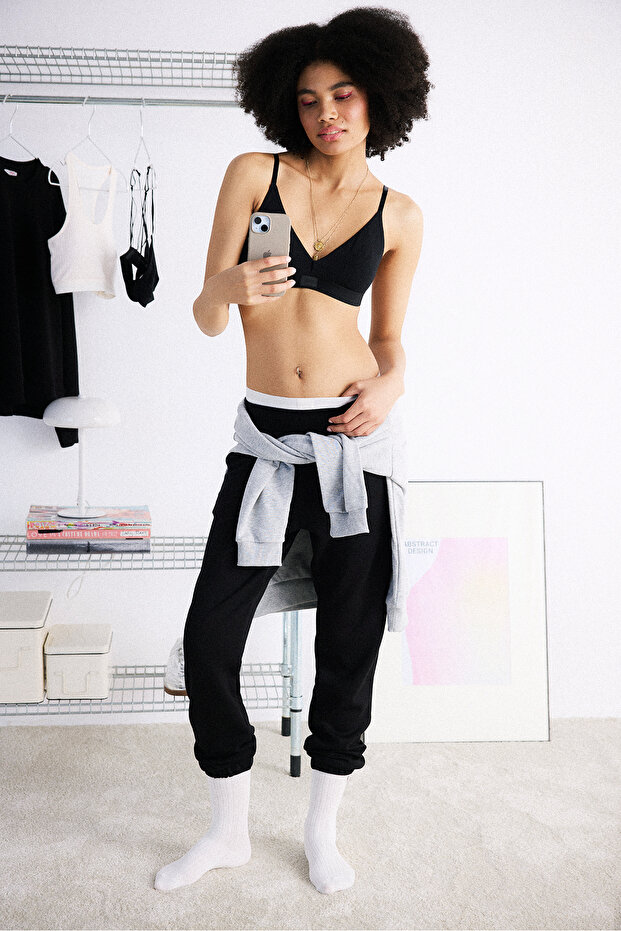 حمالة صدر سوداء مثلثة ناعمة - 1