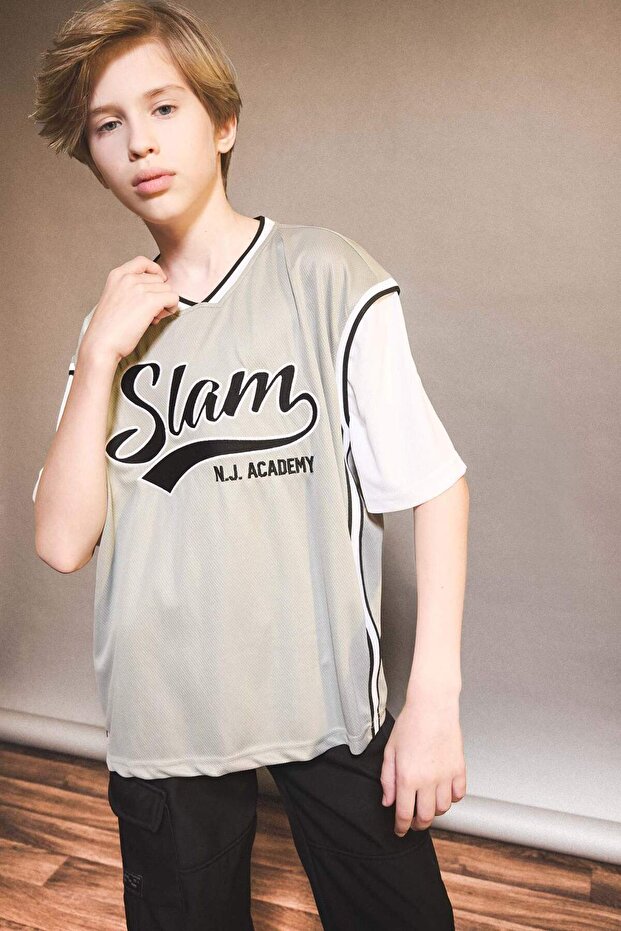Oversize Wide Fit V-Neck Embroidered Short Sleeve T-Shirt for Boys G1685A825Au