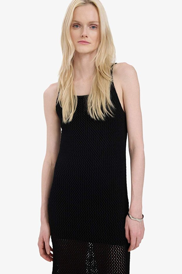 فستان ماكسي بدون أكمام بياقة هالتر مخرمة E9918AX25SM - 6