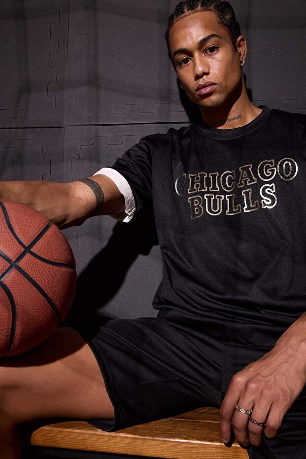 Nba Chicago Bulls Oversized Wide Fit Crew Neck Back Printed Short Sleeve T-Shirt E0361Ax25Sp