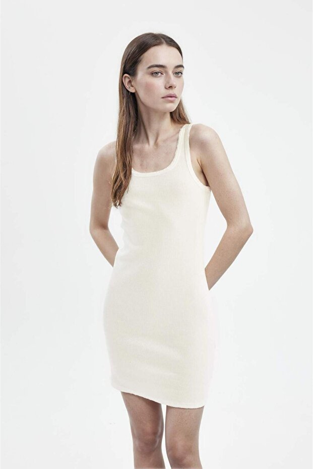 فستان Coool Bodycon Basic قماش مجدّل حياكة مضلعة قصير أبيض اللون A0732AX24SM