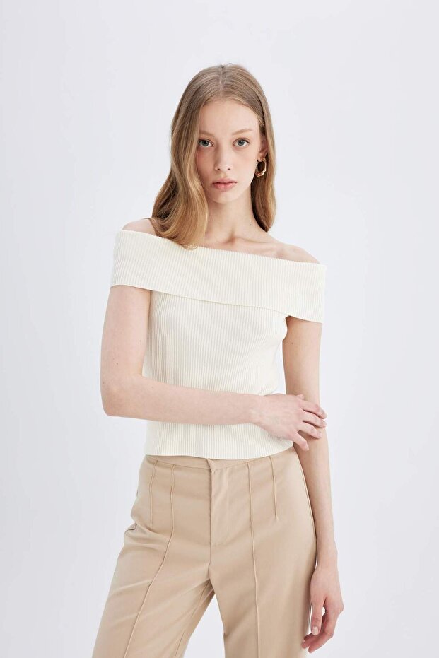 Figurbetonte, schulterfreie Basic-Strickbluse D2997AX24SM - 3