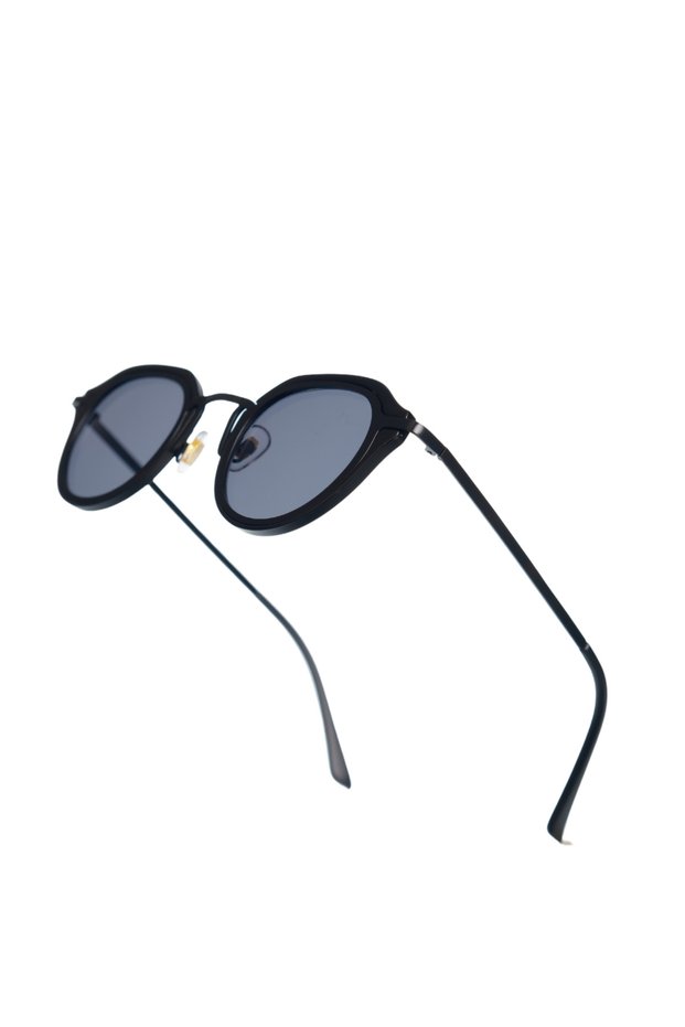 Sunglasses for Women & Men Black, Uv-400 Protected Glass, Comfortable to Use Re0088