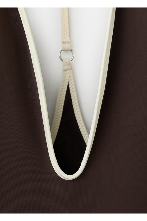 Kontrast süslemeli V yaka mayo - 8