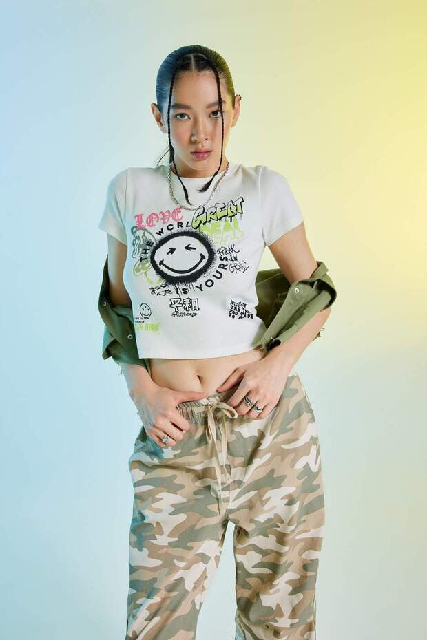 Coool Smileyworld Fitted Corded Fabric Ribbed Knit Short Sleeve T-Shirt A5612Ax23Sm