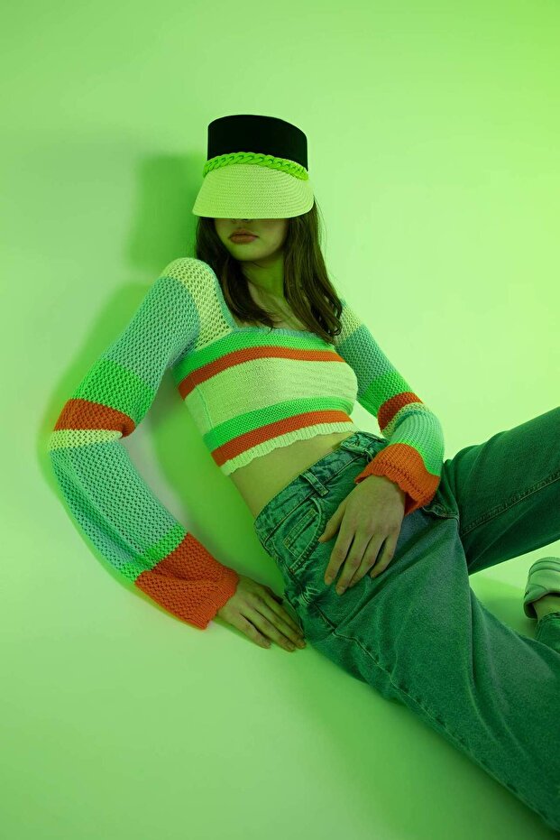 Slim Fit Square Collar Color Block Crochet Sweater X0100Az22Sp