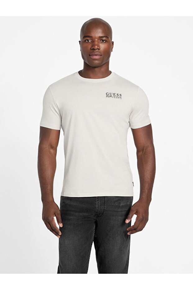 Small logo t-shirt