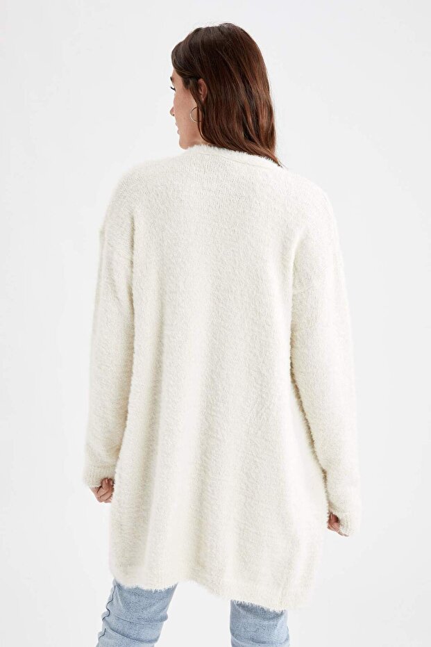Strickjacke mit V-Ausschnitt und normaler Passform - 4