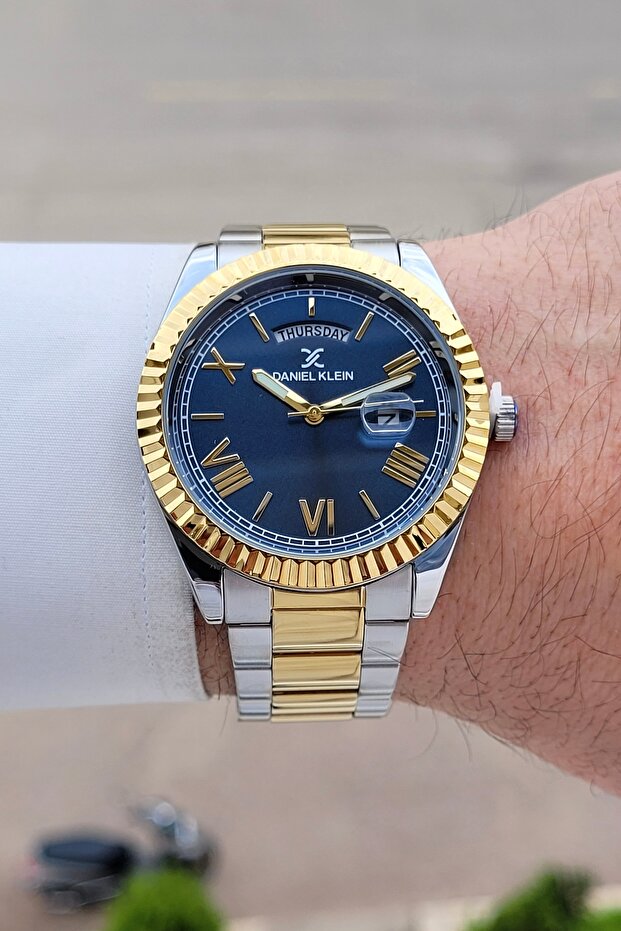 Dial in Navy Blue, Strap in Gold Metallic Color, 2 Years Warranty, 42.5 Mm, 5 Atm, Men's Wristwatch
