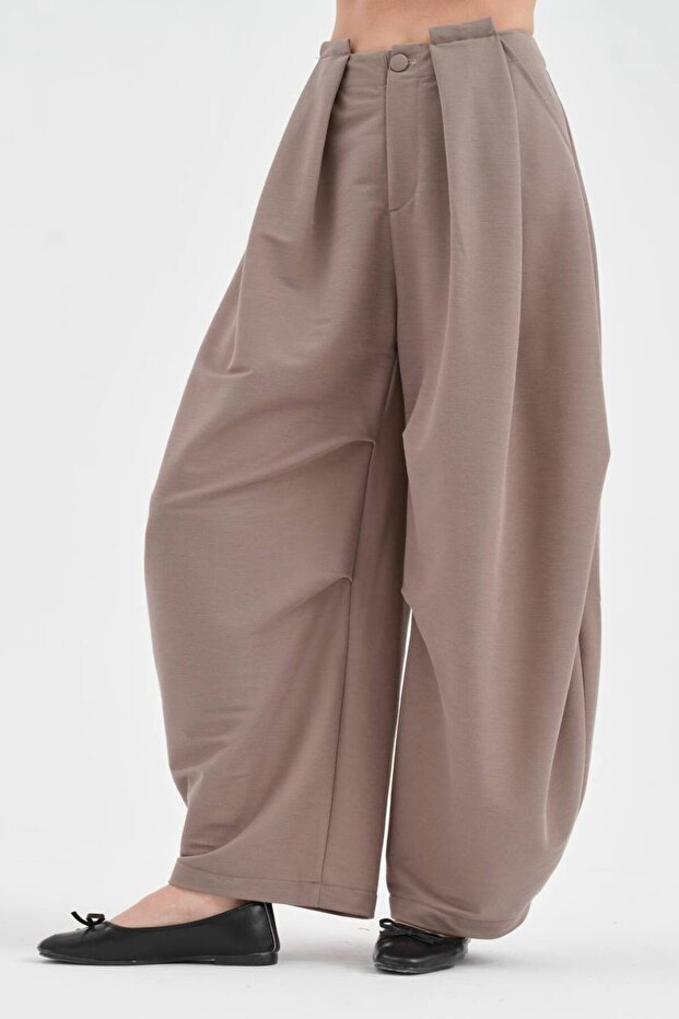 Women's Pleated Front Balloon Fit Design Trousers