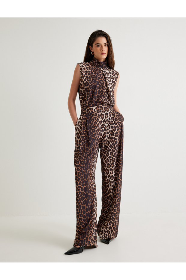 Leopard Patterned Palazzo Trousers with Pockets, Viscose Fabric, Pleated Detail