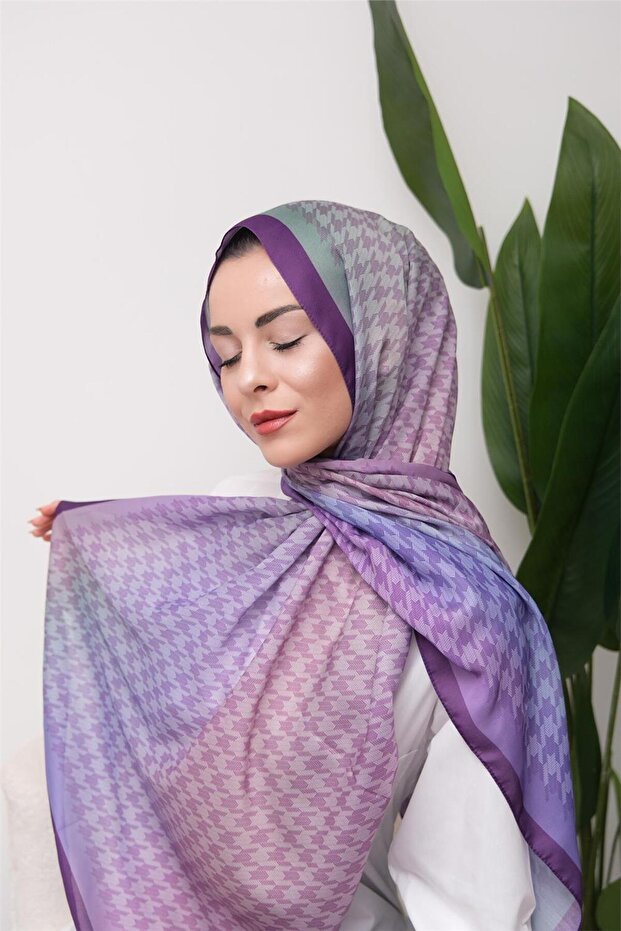 Houndstooth Gradient Patterned Digital Soft Shawl - 2