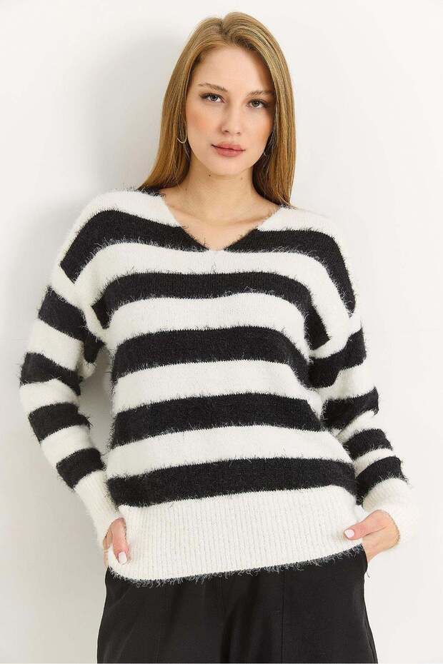 Women's Bearded Soft Casual Striped Sweater Black White