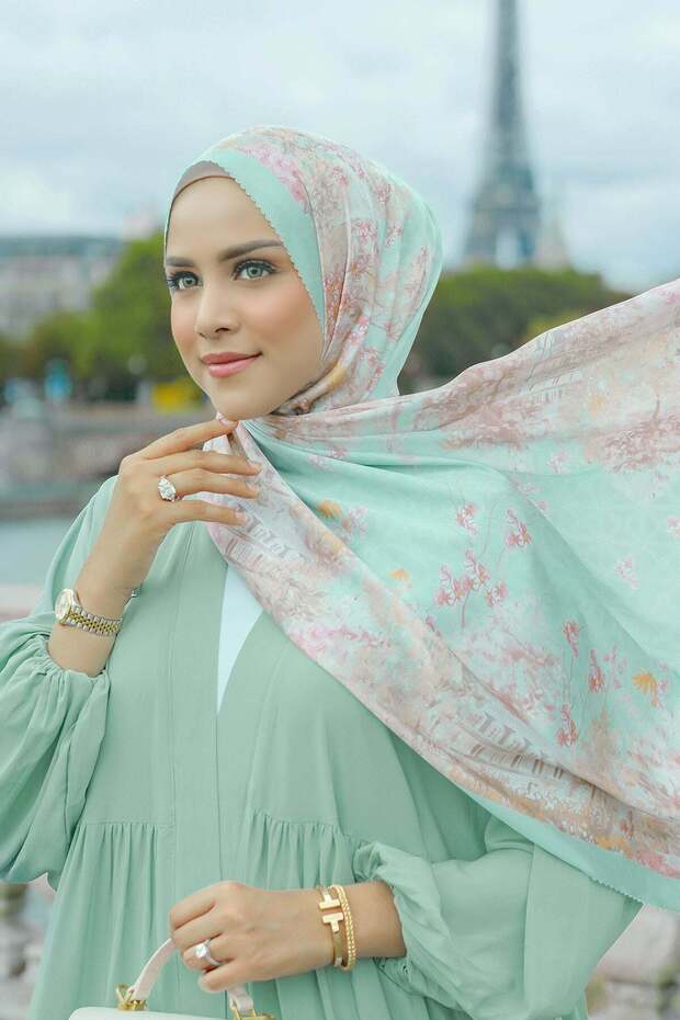 Parisian Satin Shawl - Bonbon