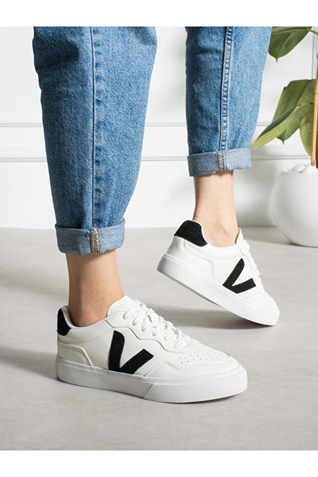 Women's sneaker