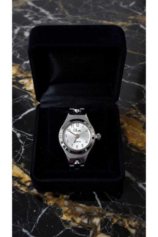 Silver Color Motif Bracelet Quartz Women's Wristwatch