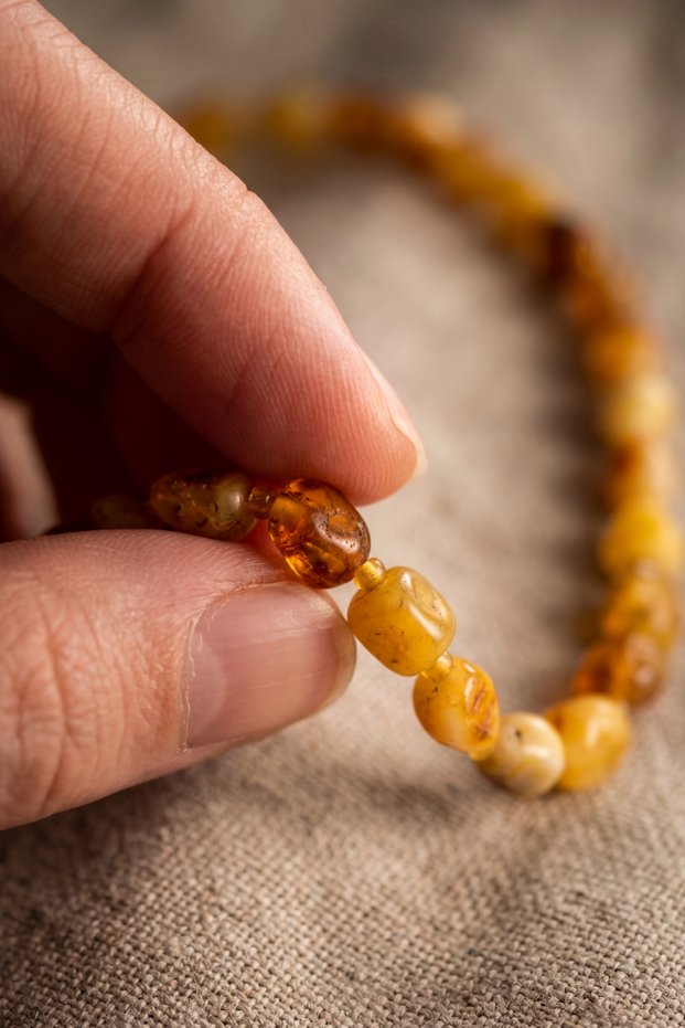 Damla Amber Necklace Baroque Cut Natural Amber Stone Opaque Texture Unisex 67 cm Honey Tone