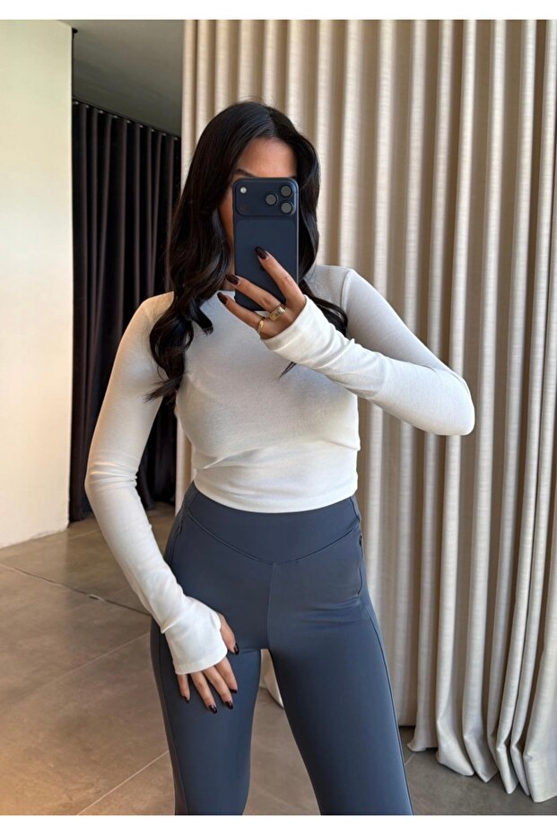 Basic Soft Body Blouse with Finger-Detailing Style - 2