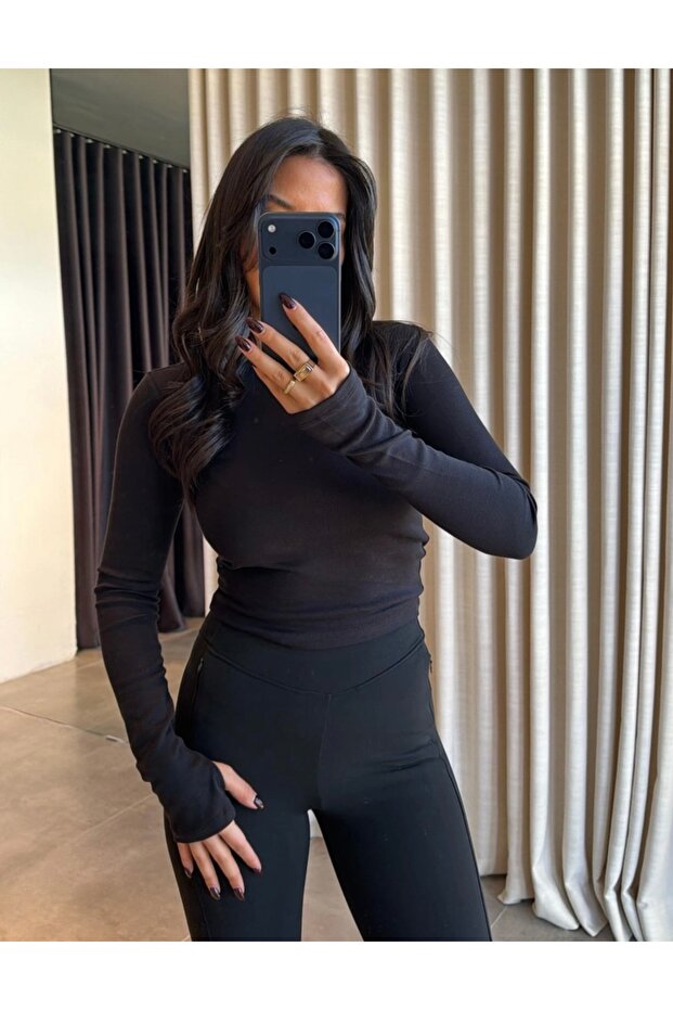 Basic Soft Body Blouse with Finger-Detailing Style - 1