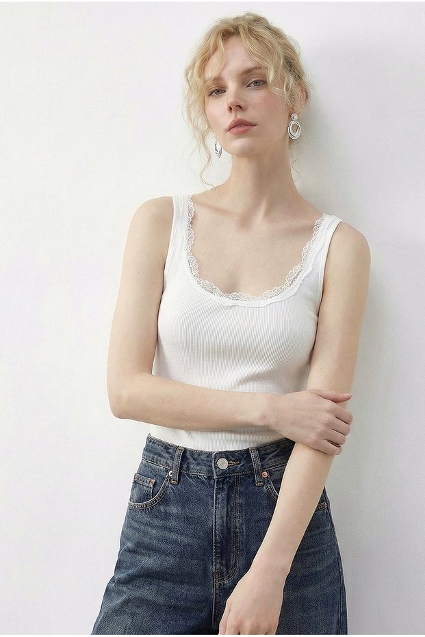Women's White Cotton Slim Fit U-Neck Lace Detailed Undershirt 1053 60286022