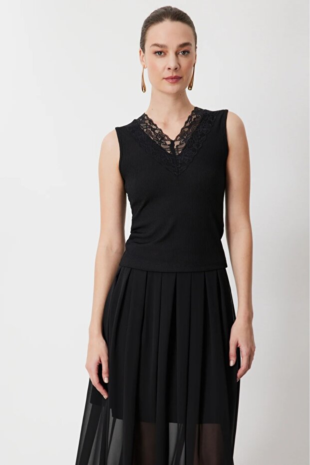 دانتيل بلوزة مفصلة بياقة على شكل V 71420