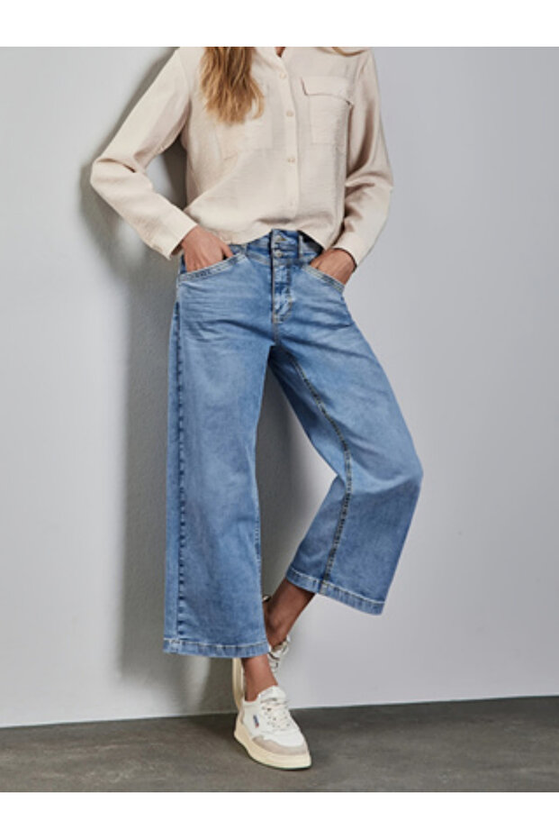 Women Mid Rise Straight Leg Cropped Jeans