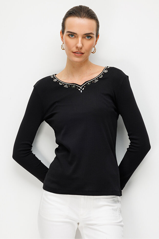 Women's Crew Neck Collar and Sleeves Embroidered P Cotton U Combed Cotton Blouse Black