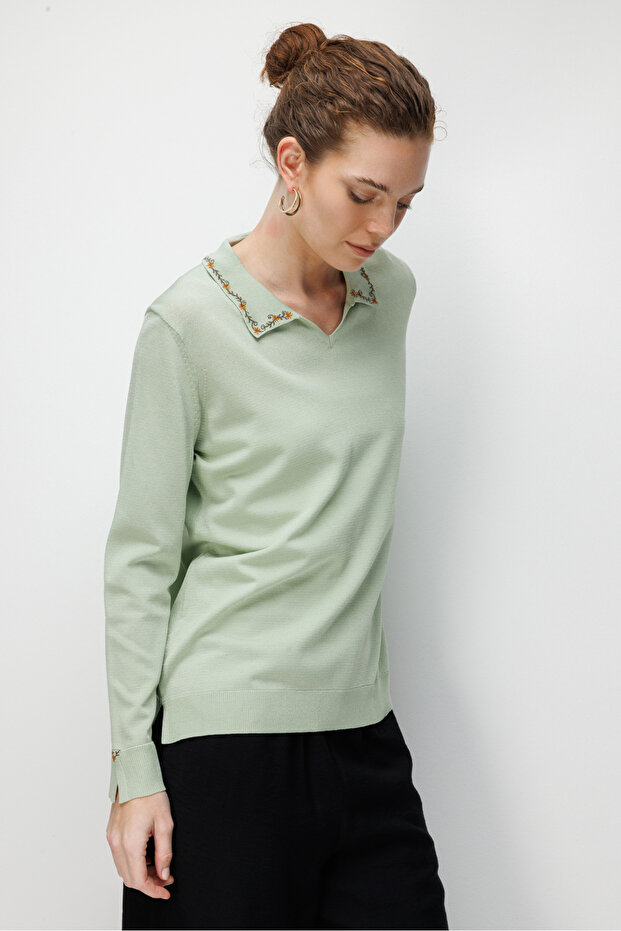Women's Polo Collar Embroidered Fine Knit Blouse Dark Green