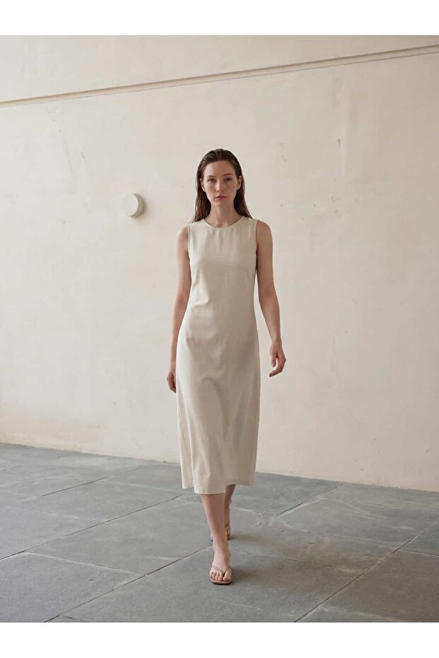 DRESS WITH DECOLTED BACK