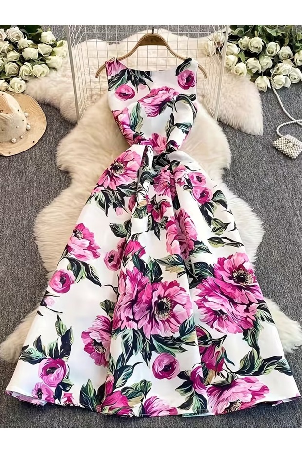 Women's Elegant -Line Maxi Dress with Cinched Waist & V-Neck -Medium Size