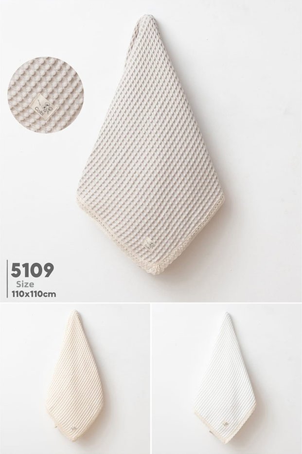 100% Cotton 110X110 cm Pool Honeycomb Eyelet Embroidery for Baby Blanket for Adults