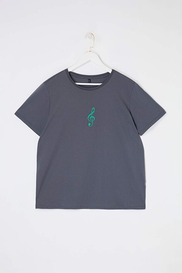 Füme Geniş Kalıp Nakış Detaylı Örme Büyük Beden T-Shirt TBBSS22BF00002 - 1