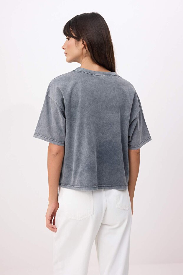 Antrasit Oversize/Geniş Kalıp Eskitme/Soluk Efektli Tok %100 Pamuk Örme T-Shirt TWOSS26TS00088 - 4