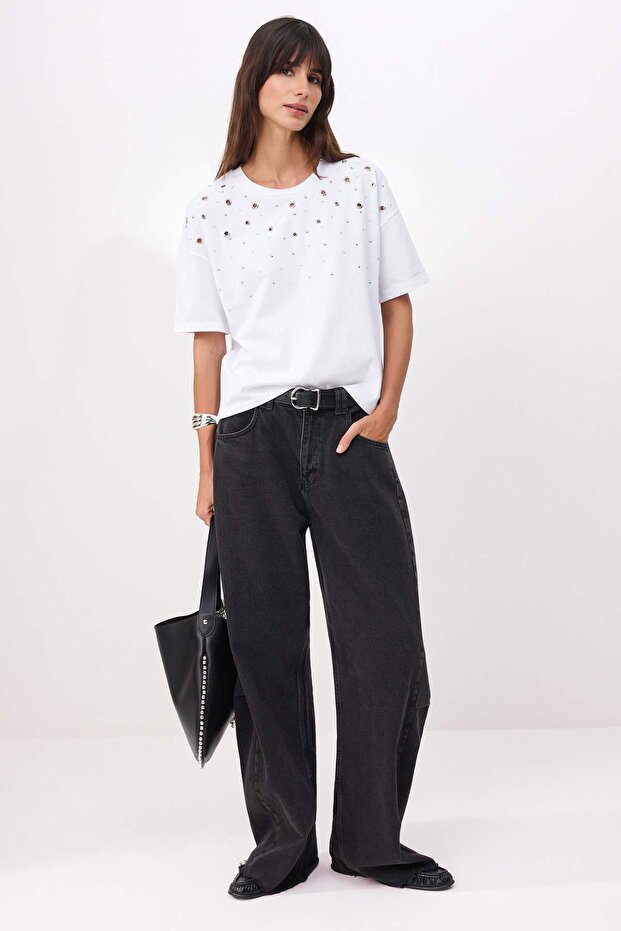 Beyaz Oversize/Geniş Kalıp Kısa Kollu Aksesuar Detaylı Uzun %100 Pamuk Örme T-shirt TWOSS26TS00238 - 2