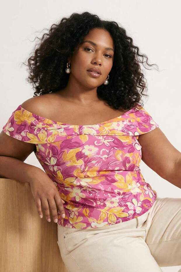 Limited Edition Çok Renkli Carmen Yaka Vücuda Oturan Esnek Crop Örme Bluz TBBSS26AF00084 - 3