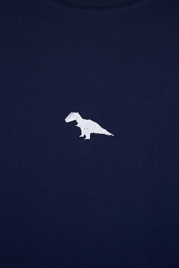 Büyük Beden Lacivert Oversize/Geniş Kesim %100 Pamuklu Dinozor Nakışlı T-Shirt TMNSS24BF00013 - 2