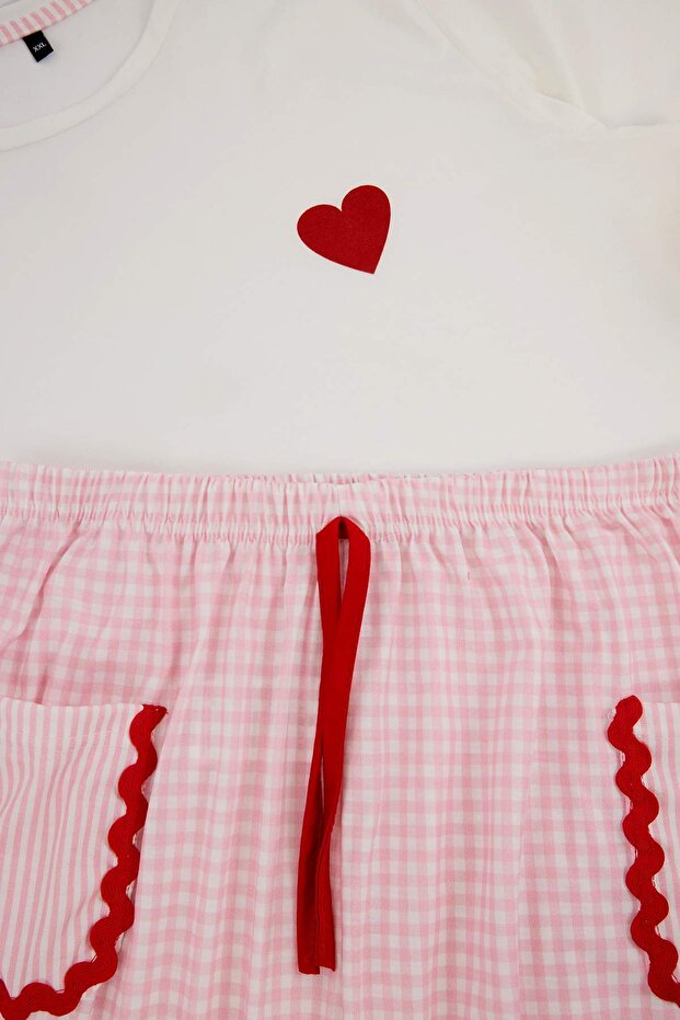 Beyaz-Pembe Ekoseli Kalpli Şerit Detaylı Örme Pijama Takımı TBBSS26AI00071 - 10