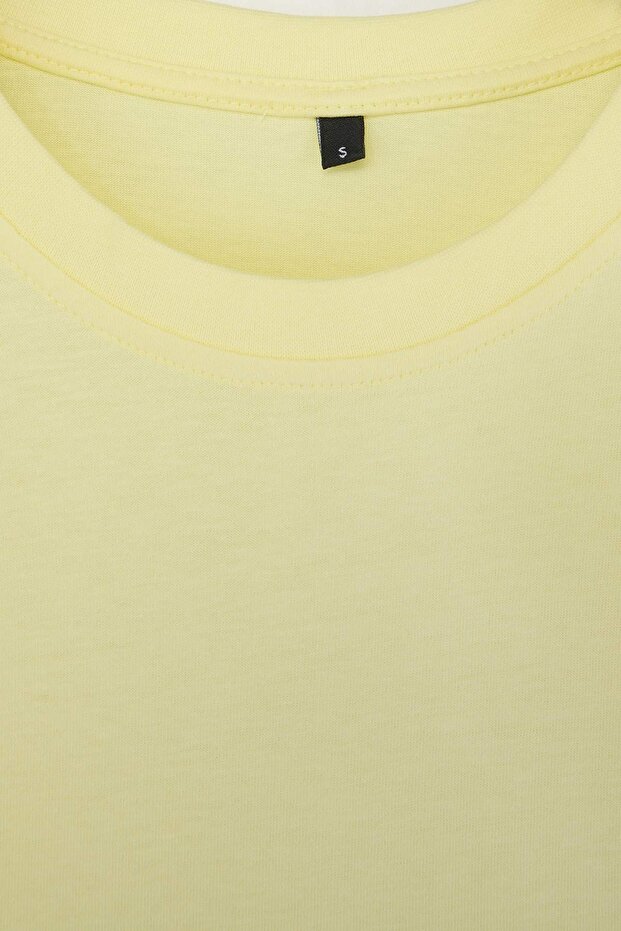 Sarı Oversize %100 Pamuklu Bisiklet Yaka Minimal Yazı Baskılı Tok Kumaş T-shirt TMNSS23TS00084 - 3
