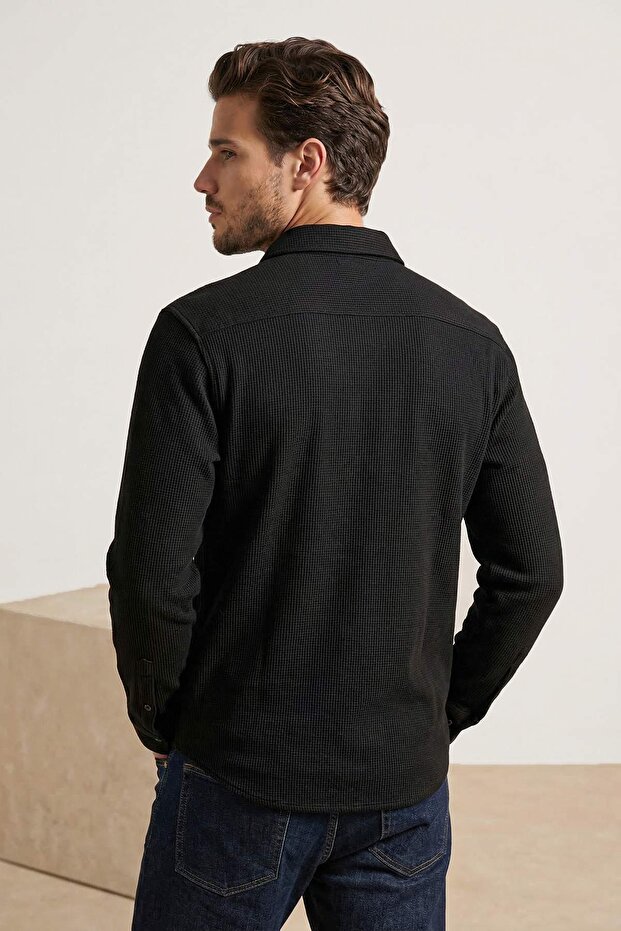 Siyah Normal Kalıp/Regular Fit Fit Waffle Dokulu Mevsimlik Erkek Dokuma Gömlek TMNSS26GO00004 - 3