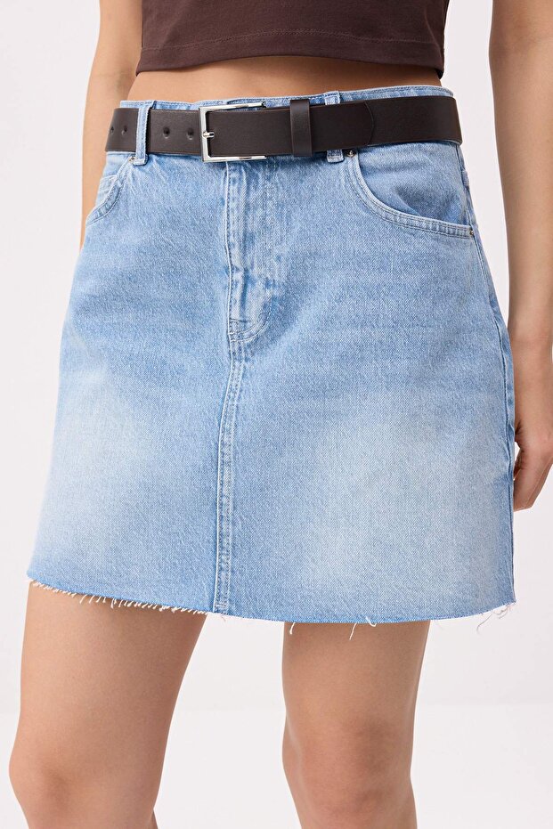 Premium Açık Mavi Özel Kumaş Kemerli Az Esnek Mini Denim Etek TWOSS26ET00097 - 3