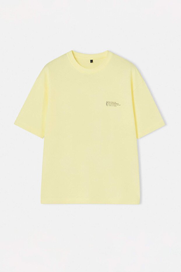 Sarı Oversize %100 Pamuklu Bisiklet Yaka Minimal Yazı Baskılı Tok Kumaş T-shirt TMNSS23TS00084 - 1