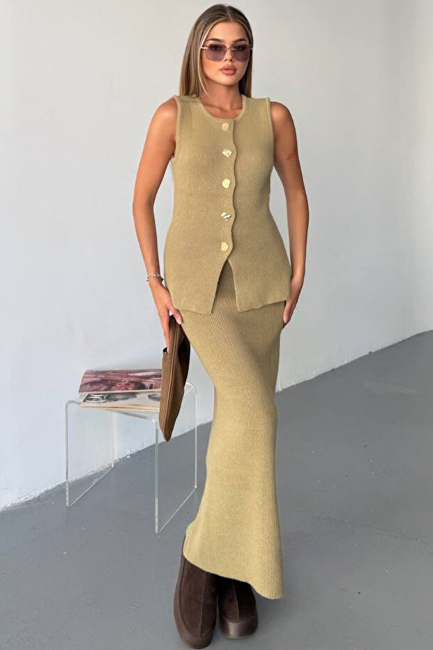 Gold Accessory Skirted Knitwear Set