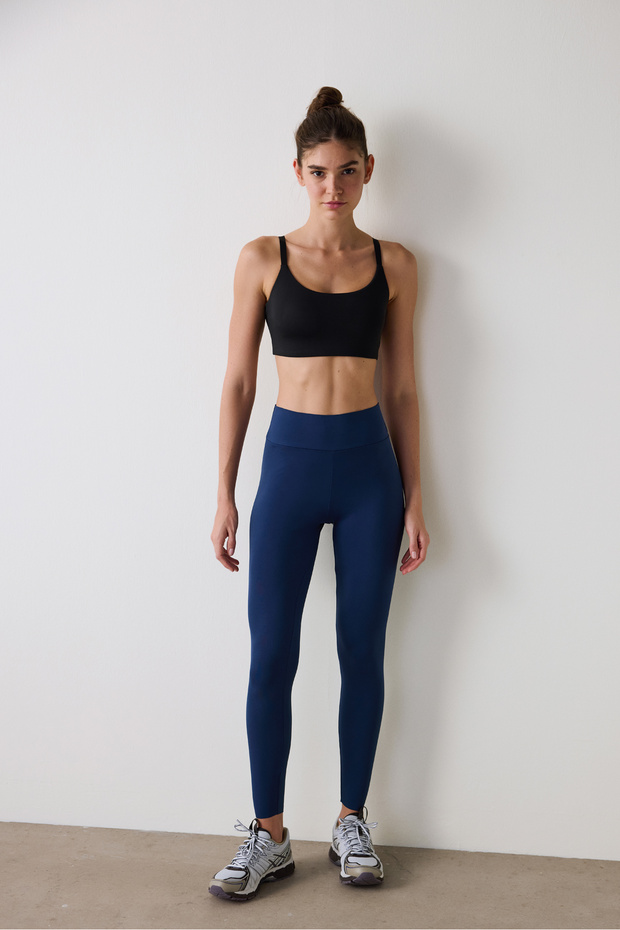 حمالة صدر رياضية سوداء أساسية - 4