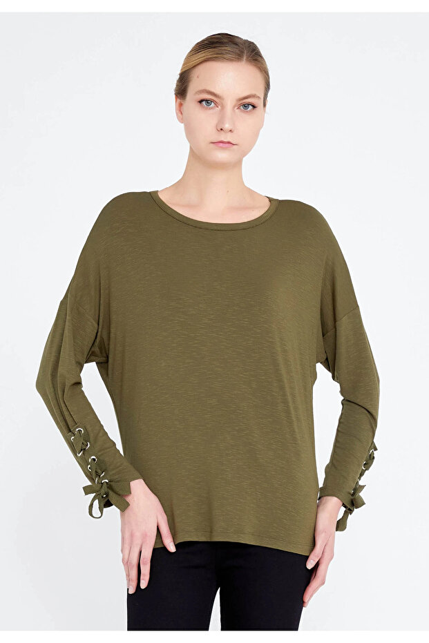 Turkish blouse with a casual and modern design